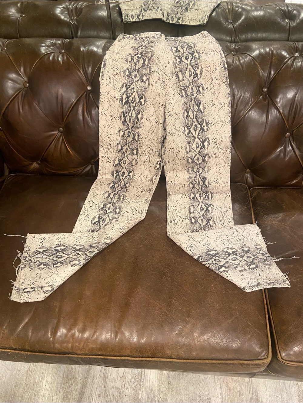 Zara Beige Snake-Print Flare Jeans GOOD CONDITION SIZE 4 - Picture 11 of 12
